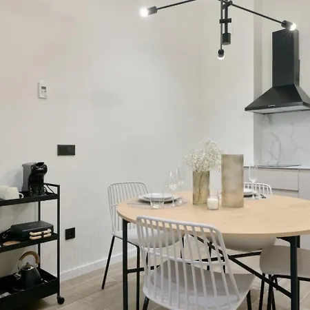 Romantic N5 Oceanografico Virkin 公寓